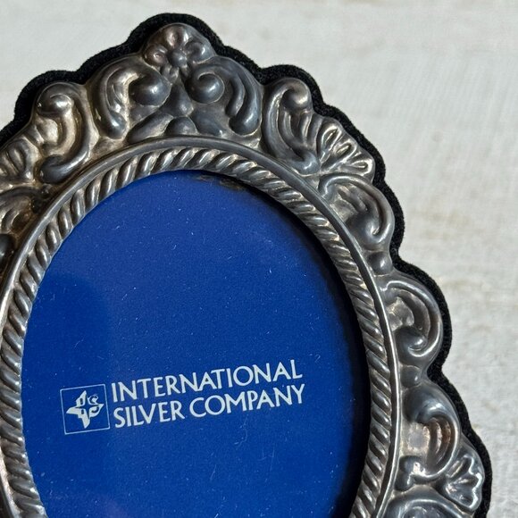 Vintage Ornate Silver Plated Oval Photo Frame with Stand - Picture 6 of 11